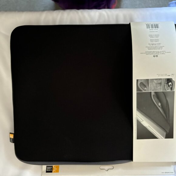 Case Logic Laptop Sleeve for 16" Laptop Padded with pocket, NWOT - Picture 3 of 4